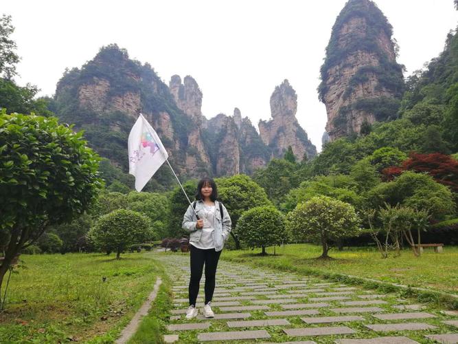 张家界当地旅游团价_张家界导游名单